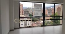 Expectar oficina  para la renta en edificio empresarial.