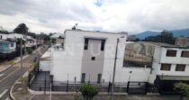 VENDO CASA ESQUINERA EN URBANIZACION EL QUIRINAL TEUSAQUILLO BOGOTA D.C.